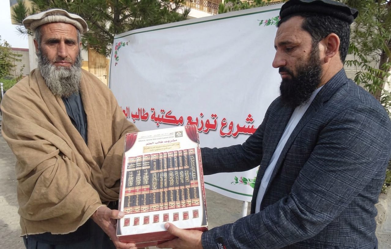 Distribution of moderation-focused books to Qur'an circle teachers